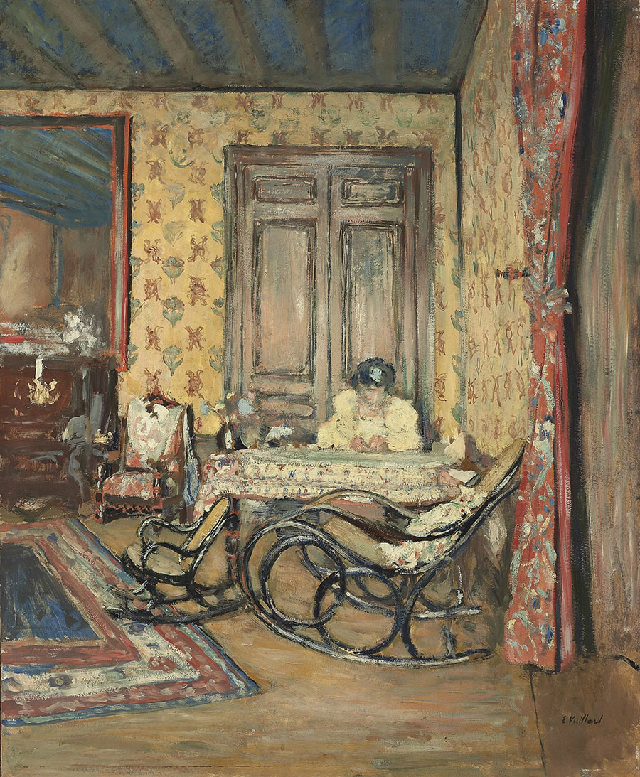维亚尔作品: 房间里坐在桌子边上的女人