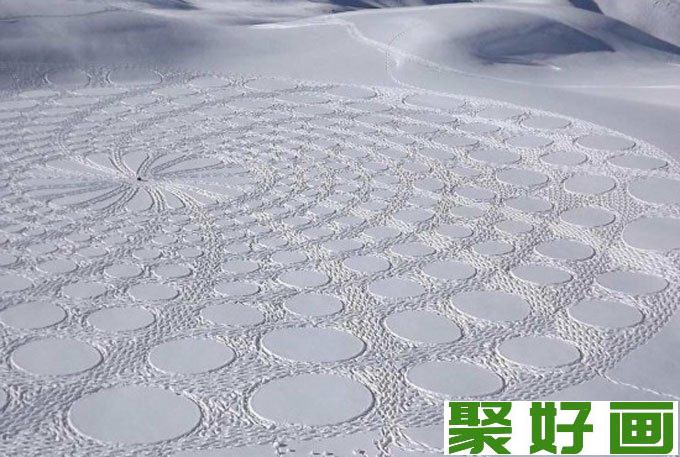 英国艺术家用指南针雪地作画11