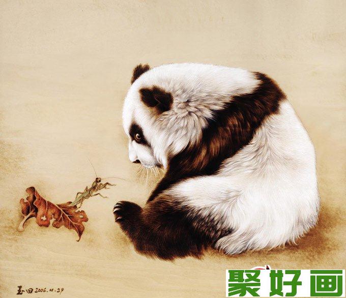 逼真的烙画图片欣赏:螳螂戏熊猫写实烙画