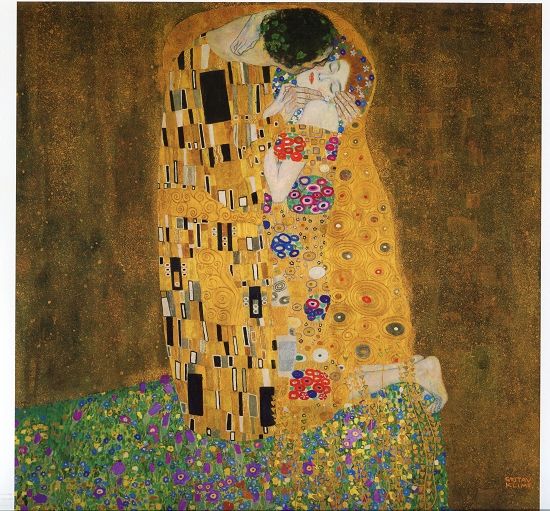 古斯塔夫·克里姆特（Gustav Klimt，1862-1918）以其金黄璀璨、情欲撩人的作品为世人所热爱。《吻》是艺术家最著名的作品，有人认为这是他唯一的自画像，画面中的女性是他毕生的情人、伴侣、模特和缪斯艾米丽·弗罗杰，克里姆特给她写过数百张明信片，每年他们会结伴到乡间度夏。然而，二人从未同居、结婚，或生下孩子。克里姆特一辈子和老母及两个姐姐住在一起，他的工作室是他创作的天堂，也是他激情的温柔乡。克里姆特56岁时死于脑中风之后的感冒并发症，他去世之后有14个子嗣来追讨继承权。
