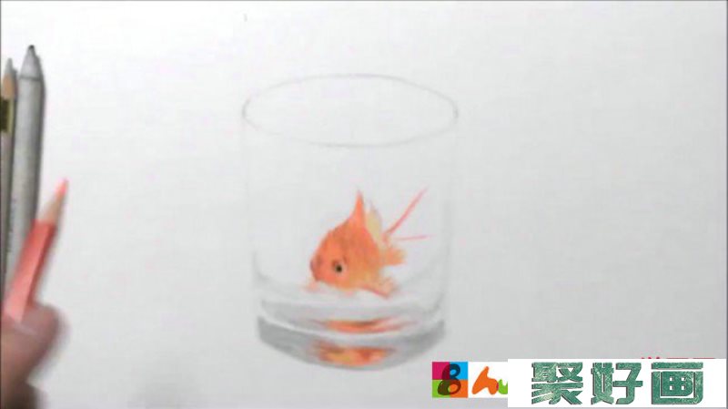【视频】杯子里的金鱼素描彩铅画手绘视频教程 玻璃质感很不错_www.youyix.com