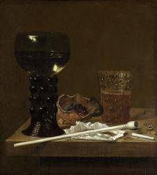 玻璃杯和烟具