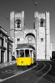 那一抹黄: 公交车与黑白建筑摄影结合的三联画素材 A