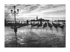 高清黑白风景摄影素材下载:  威尼斯的小船摄影图片