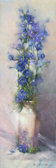 白色四方瓷瓶里的蓝色小花油画欣赏