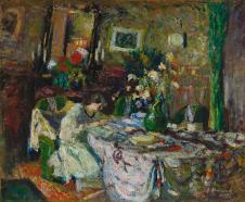 维亚尔作品:餐桌边看书的女人