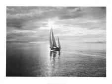 高清黑白风景摄影素材下载:大海和帆船摄影图片
