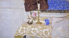 维亚尔作品:桌子上的烛台和花瓶
